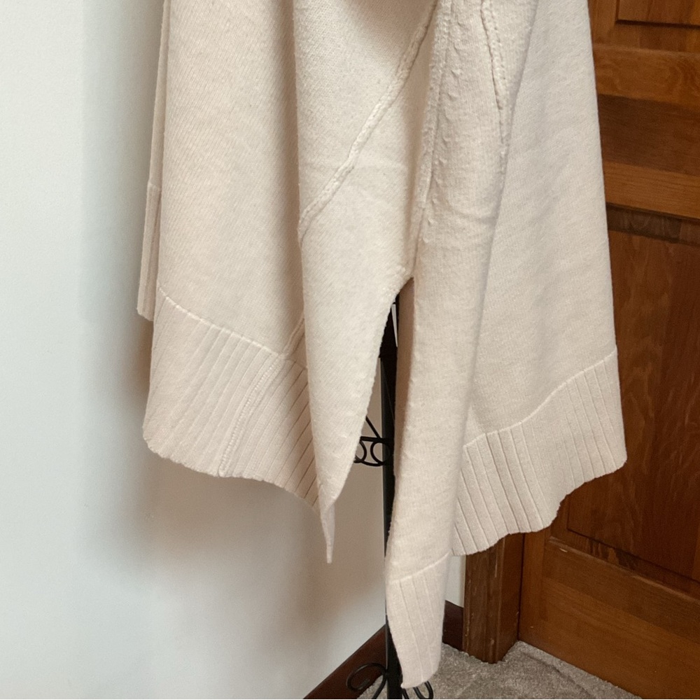 Lane 201 Women's Cream V-Neck Sweater, Small, ivory - Picture 7 of 9